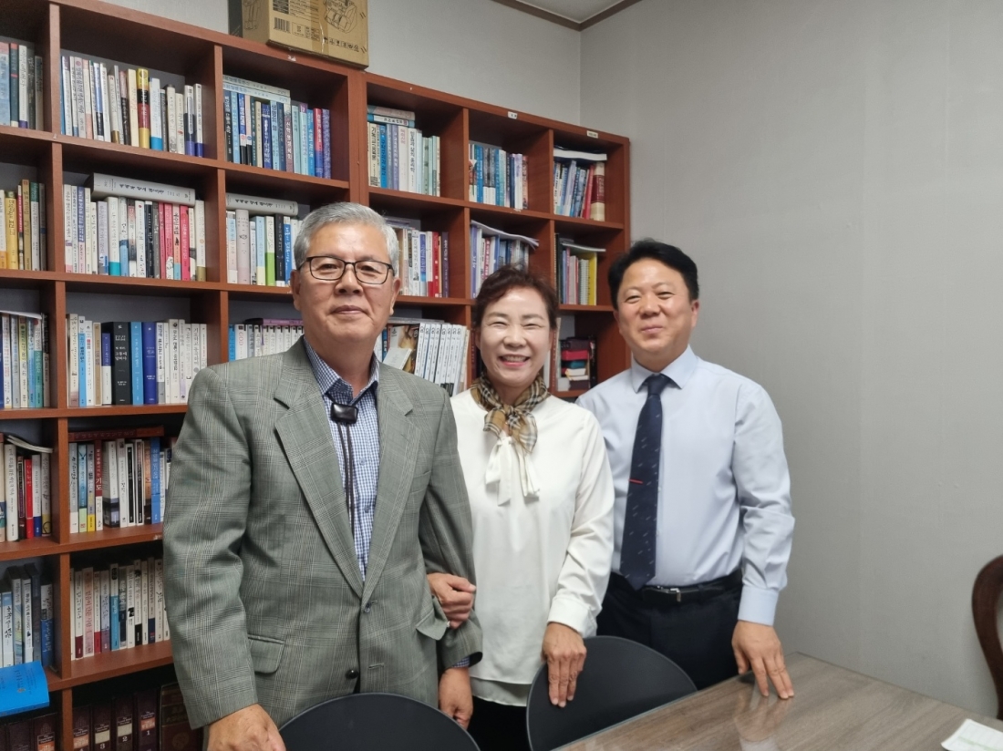 안기문장로님, 김향옥권사님.jpg